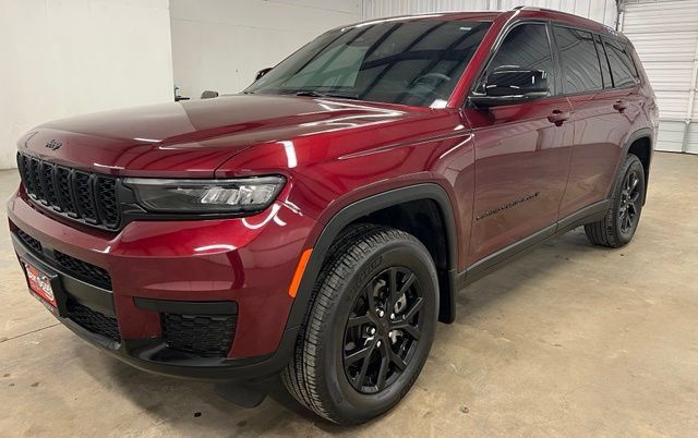 Used 2025 Jeep Grand Cherokee L Altitude RWD image 3
