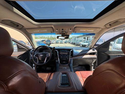 Used 2015 Cadillac Escalade Luxury AWD/4WD image 26
