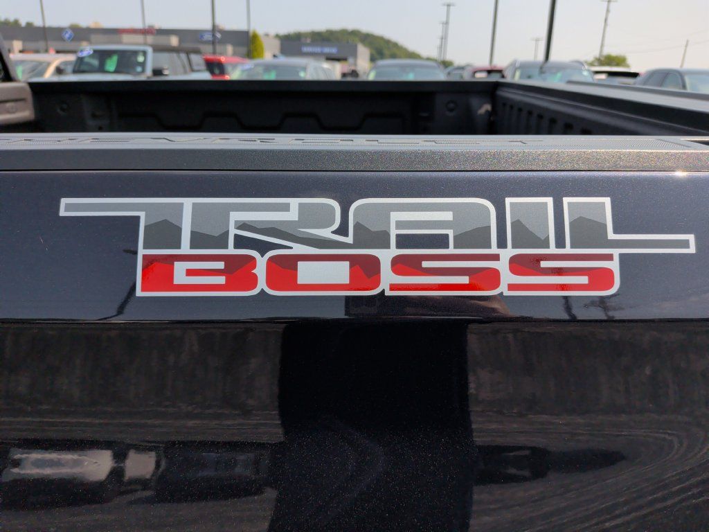 Used 2023 Chevrolet Silverado 1500 LT Trail Boss w/ LT Trail Boss Premium Package AWD/4WD image 18
