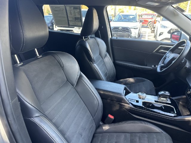 Used 2025 Mitsubishi Outlander SE AWD/4WD image 35