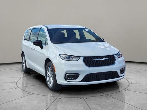 New 2026 Chrysler Pacifica Select AWD/4WD image 14