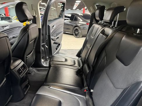 Used 2022 Ford Edge Titanium w/ Equipment Group 301A AWD/4WD image 38