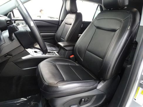 Used 2023 Ford Explorer Limited AWD/4WD image 11