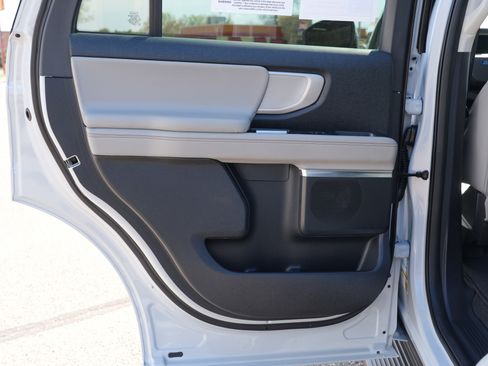 Used 2025 Ford Expedition Active AWD/4WD image 21