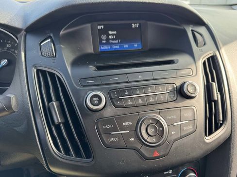 Used 2017 Ford Focus SE image 27