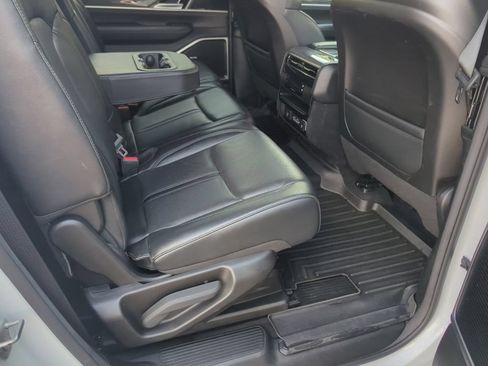 Used 2022 Jeep Wagoneer Series II AWD/4WD image 52