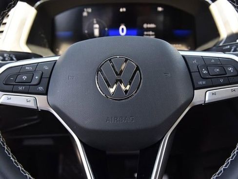 Used 2023 Volkswagen Tiguan SE FWD image 17