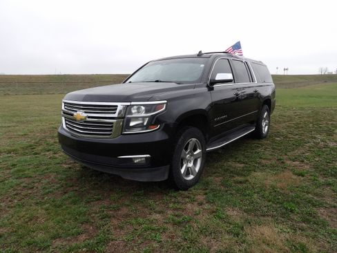 Used 2018 Chevrolet Suburban Premier image 2