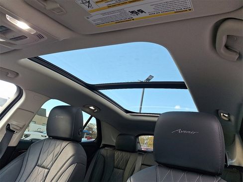 Used 2023 Buick Envision Avenir image 15