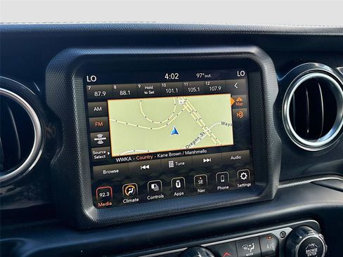 Used 2020 Jeep Wrangler Unlimited Sahara image 14