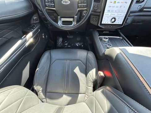 Used 2023 Ford Expedition Platinum image 14