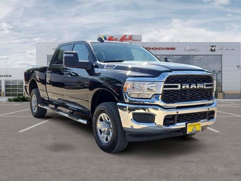 Used 2024 RAM 2500 Tradesman w/ Chrome Appearance Group AWD/4WD image 7