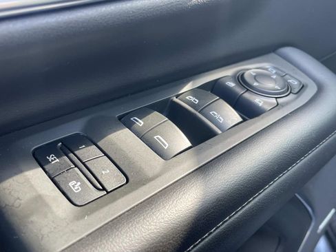 Used 2022 Chevrolet Tahoe LT w/ LT Signature Package image 18