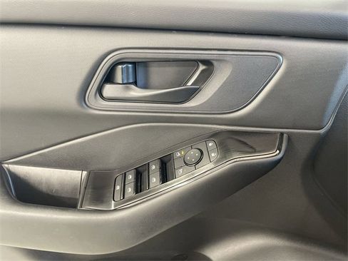 Certified 2025 Nissan Rogue S image 20