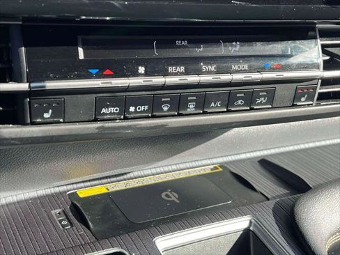 Certified 2024 Toyota Sienna XLE Woodland Edition image 33