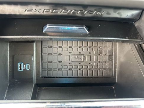 Used 2024 Ford Expedition XLT AWD/4WD image 23