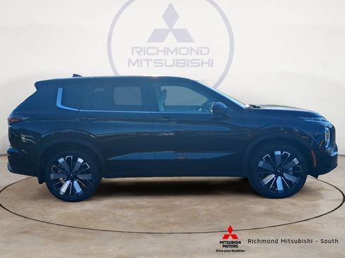 New 2026 Mitsubishi Outlander SE FWD image 2