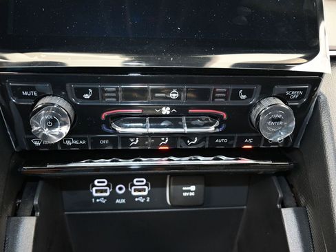 Used 2025 Jeep Grand Cherokee Limited image 14