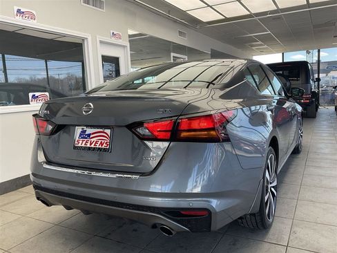 Used 2021 Nissan Altima 2.5 SR w/ SR Premium Package image 6