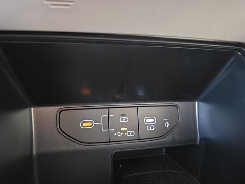 Certified 2025 Kia Sorento S FWD image 19