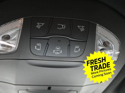 Used 2025 Chrysler Pacifica Select w/ Uconnect Theater Family Group image 33