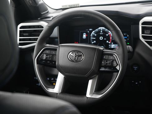 Used 2025 Toyota Sequoia Platinum image 15
