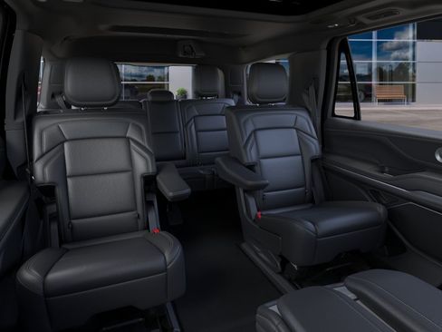 New 2026 Lincoln Navigator Reserve w/ Jet Appearance Package AWD/4WD image 11