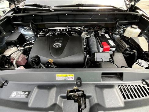 Used 2021 Toyota Highlander XLE image 10
