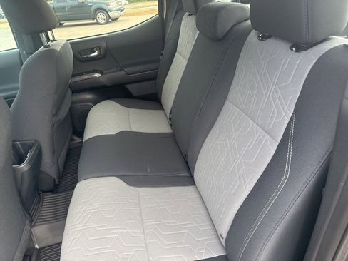 Used 2020 Toyota Tacoma TRD Off-Road image 19