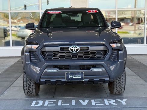 Certified 2025 Toyota Tacoma TRD Off-Road image 5
