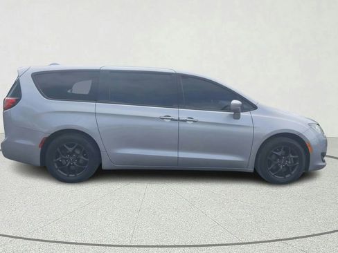 Used 2018 Chrysler Pacifica Touring Plus w/ S Appearance Package image 7