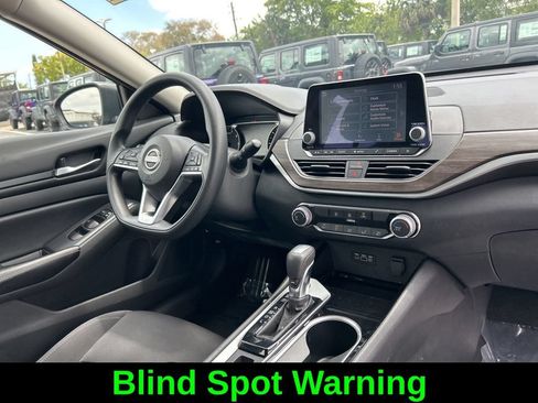 Used 2024 Nissan Altima 2.5 SV AWD/4WD image 24