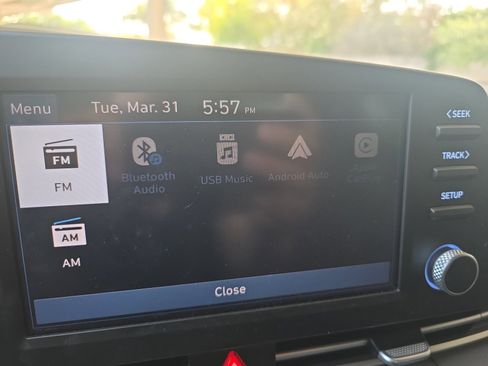 Used 2025 Hyundai Elantra SE image 13