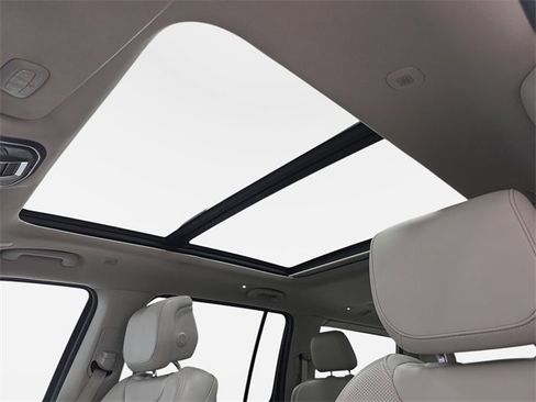 Used 2022 Jeep Wagoneer Series III w/ Premium Group I image 30