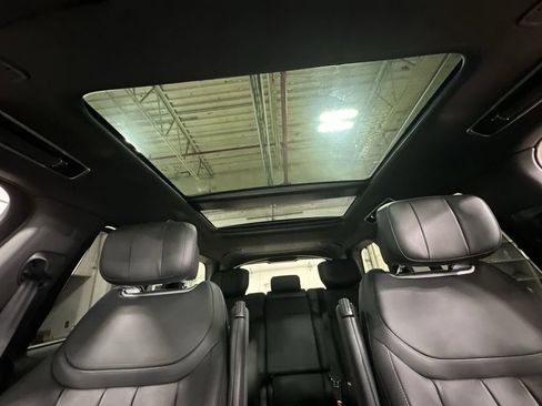 Used 2025 Land Rover Range Rover Autobiography image 16