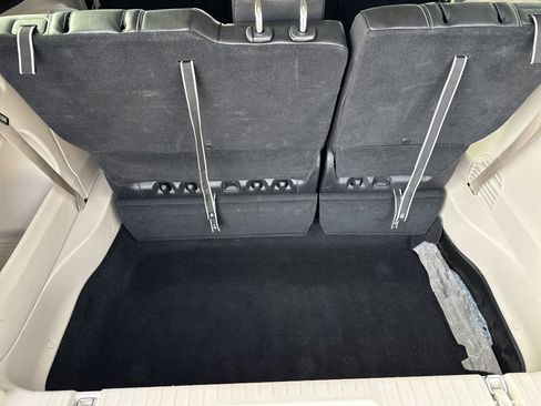 Used 2024 Chrysler Pacifica Touring-L image 16