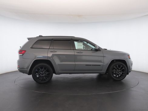 Used 2020 Jeep Grand Cherokee Altitude image 30