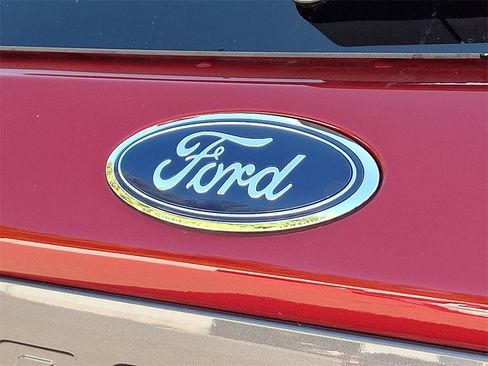 Certified 2021 Ford Explorer XLT w/ Equipment Group 202A image 31