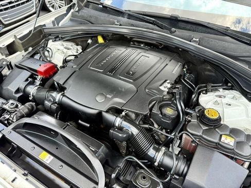 Used 2017 Jaguar F-PACE R-Sport image 7