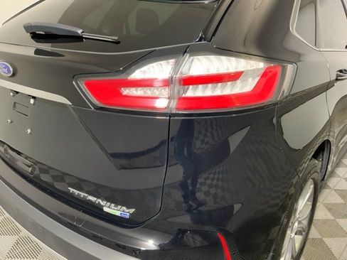 Used 2019 Ford Edge Titanium image 31