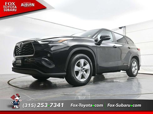 Used 2023 Toyota Highlander LE AWD/4WD image 24