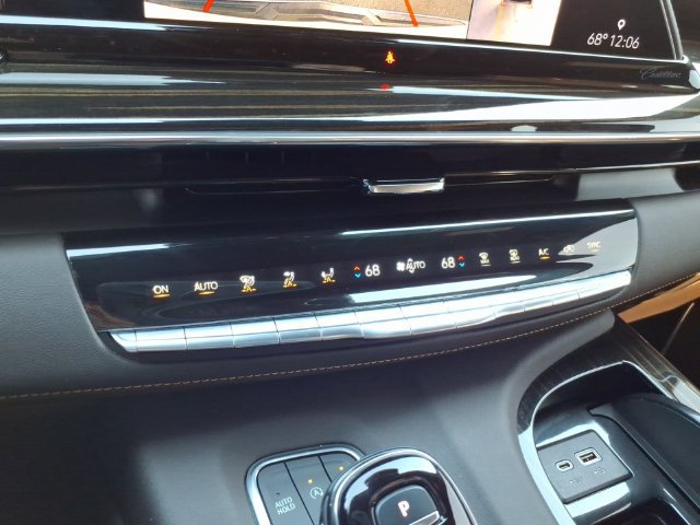 Used 2023 Cadillac Escalade Premium Luxury w/ LPO, Illumination Package AWD/4WD image 33
