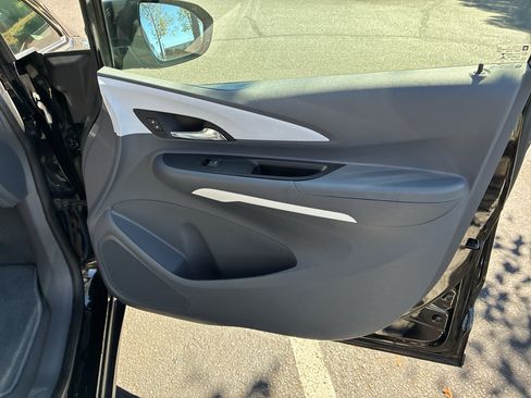 Used 2018 Chevrolet Bolt LT FWD image 51