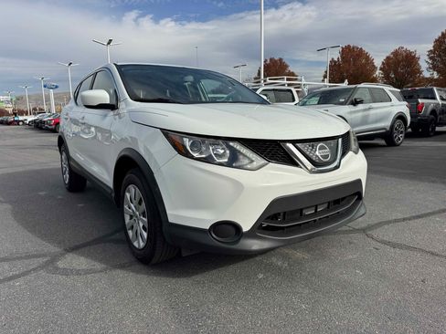 Used 2018 Nissan Rogue Sport S image 11