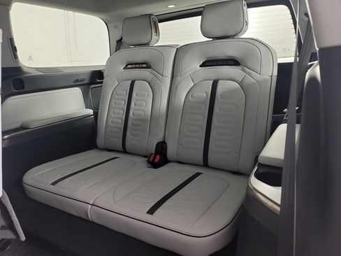 Used 2024 Rivian R1S Adventure AWD/4WD image 22