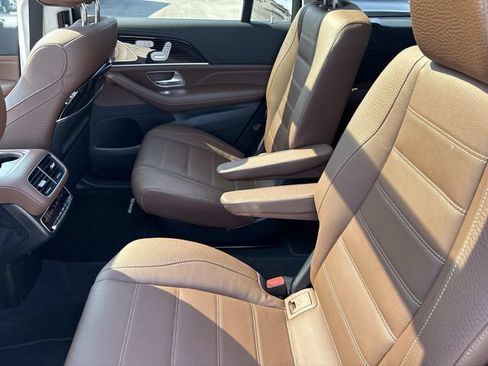 Used 2024 Mercedes-Benz GLS 450 4MATIC image 18