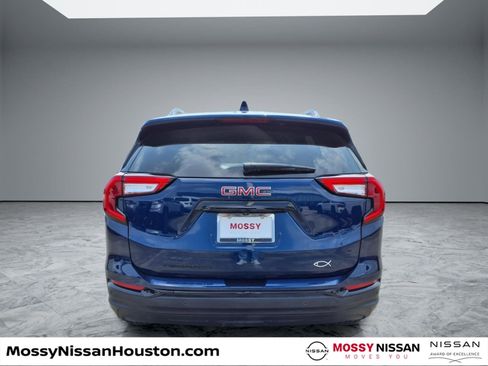 Used 2022 GMC Terrain SLT w/ Elevation Edition image 6