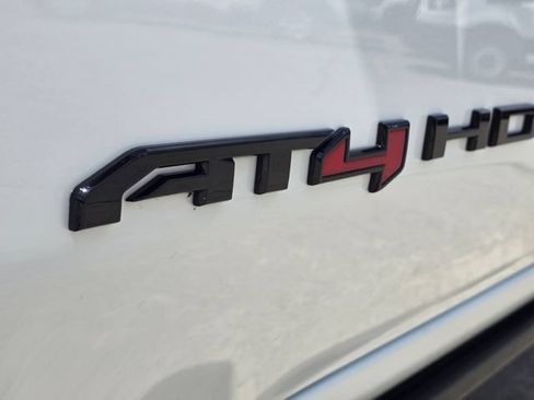 Used 2024 GMC Sierra 2500 AT4 w/ AT4 Premium Plus Package AWD/4WD image 10