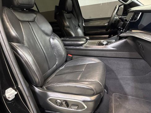 Used 2022 Jeep Wagoneer Series III w/ Rear Seat Video Group 1 image 61