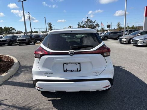 Certified 2025 Nissan Kicks Play S image 6